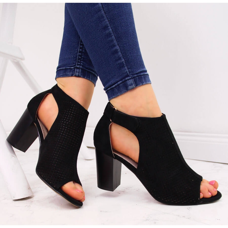 Sandales pour femmes avec velcro noir Sabatina 7802 1