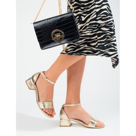 Sandales à talons bas Shelovet pour femmes d'or 2