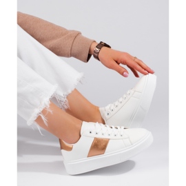 Baskets blanches pour femmes sur la plateforme Shelovet 2 Baskets blanches pour femmes sur la plateforme Shelovet 2