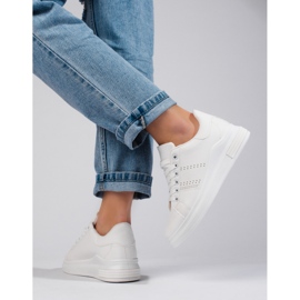 Baskets blanches de chaussures de sport sur la plate-forme Shelovet 2 Baskets blanches de chaussures de sport sur la plate-forme Shelovet 2