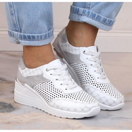 Chaussures compensées ajourées confortables en cuir blanc S.Barski LR29587 blanche 3