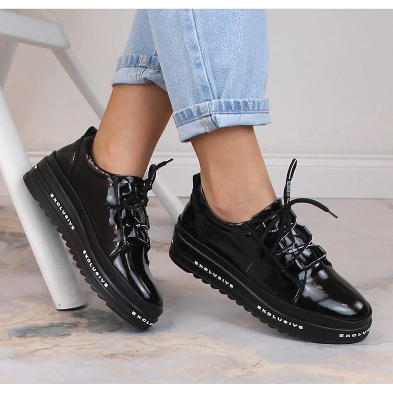 Chaussures compensées confortables en cuir laqué noir S.Barski LR29592 le noir 1