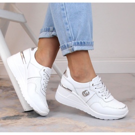 Chaussures compensées confortables en cuir pour femme blanches S.Barski LR29169 1