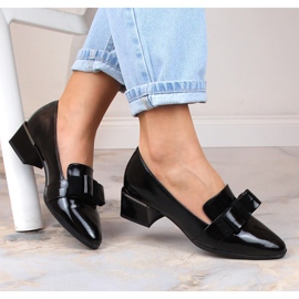 Chaussures laquées noires pour femmes sur un bloc McKeylor 10871 1