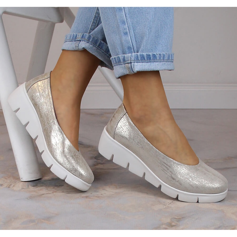 Chaussures compensées à enfiler en cuir pour femmes Filippo DP4560 d'or 1