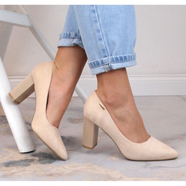 Escarpins daim beige femme sur le poteau T.Sokolski W23-402 1