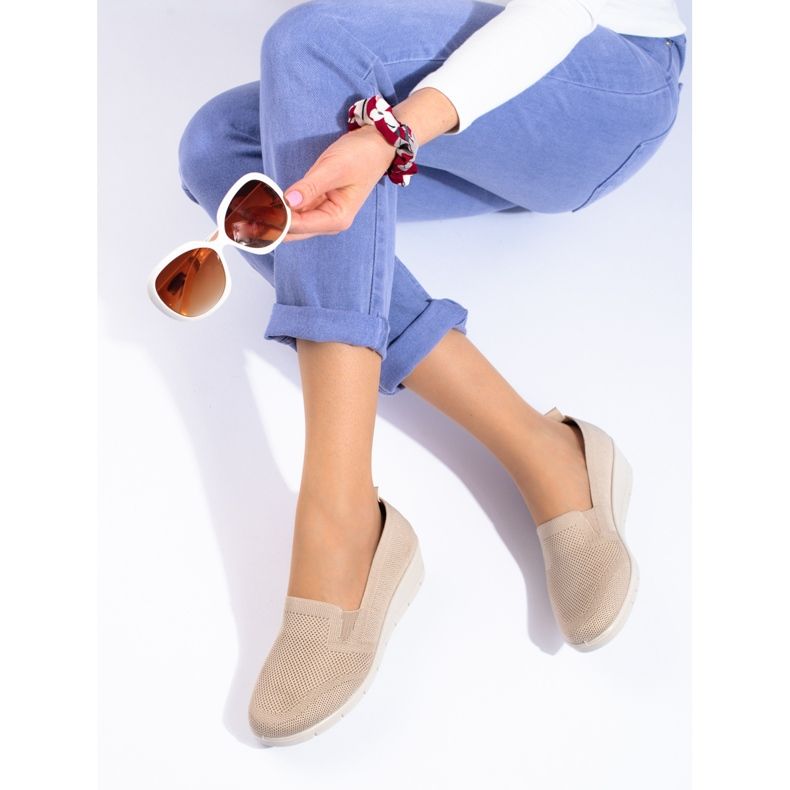 Chaussures compensées en tissu beige clair de Shelovet 1 Chaussures compensées en tissu beige clair de Shelovet 1