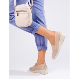 Chaussures compensées en tissu beige clair de Shelovet 2