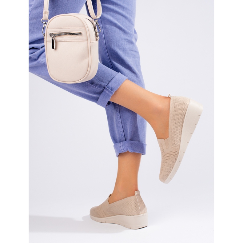 Chaussures compensées en tissu beige clair de Shelovet 2 Chaussures compensées en tissu beige clair de Shelovet 2