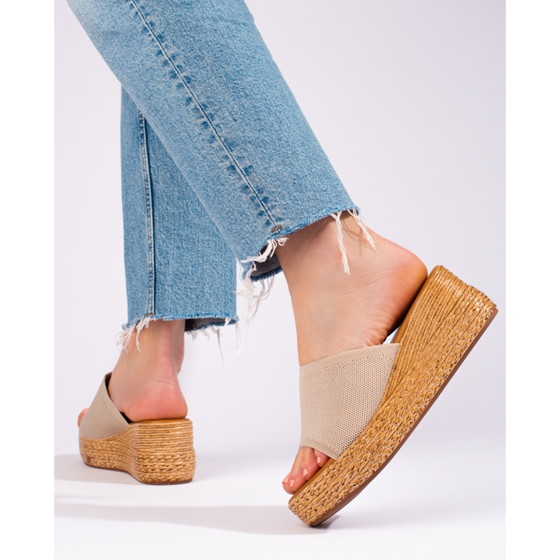 Sandales compensées ajourées pour femmes en beige Shelovet 2