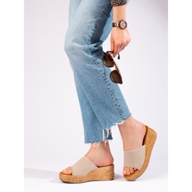 Sandales compensées ajourées pour femmes en beige Shelovet 1