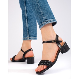 Sandales noires à petits talons de Shelovet 2