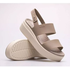 Crocs Brooklyn Sandales Compensées Basses Femme 206453-2YI beige 1