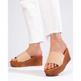 Chaussons compensés en daim beige Shelovet, femmes 2