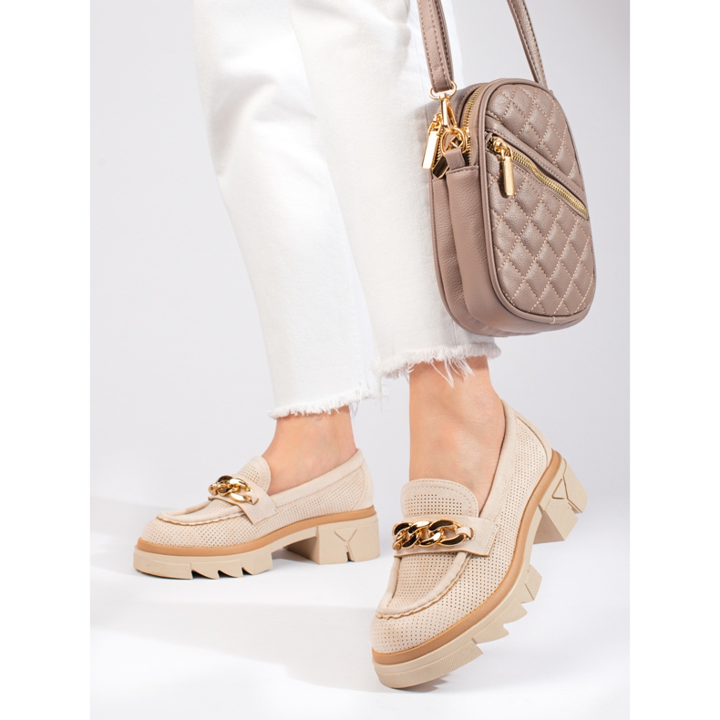 Mocassins en daim Shelovet avec chaîne beige clair 1