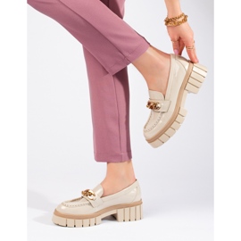 Mocassins femme laqués avec chaîne Shelovet beige 1