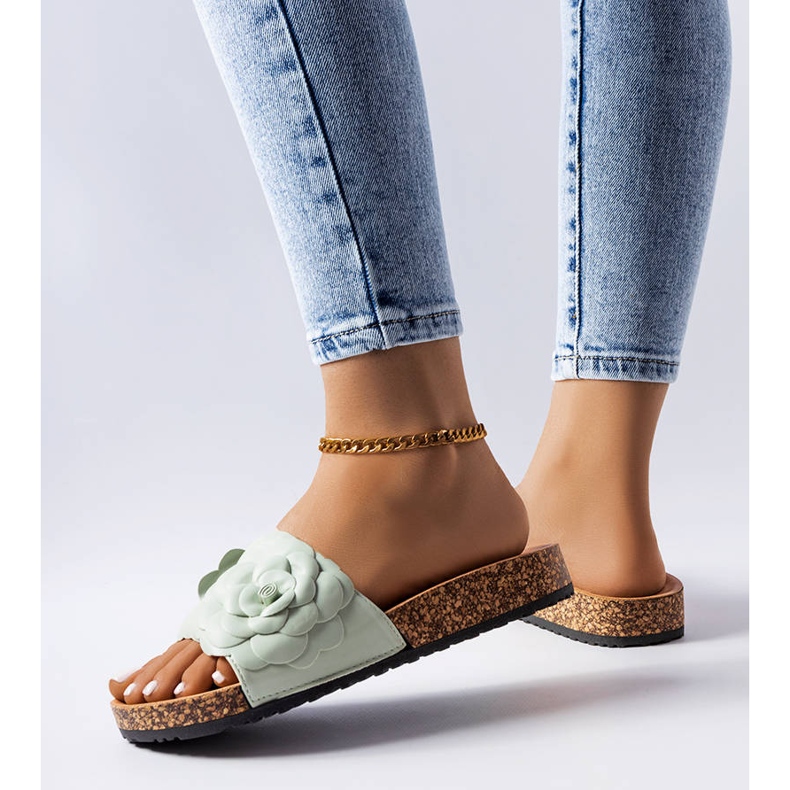 Sandales vertes ornées d'une fleur Desaulniers 1