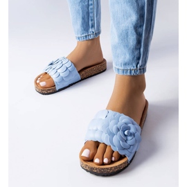 Sandales bleues ornées d'une fleur de Desaulniers 1
