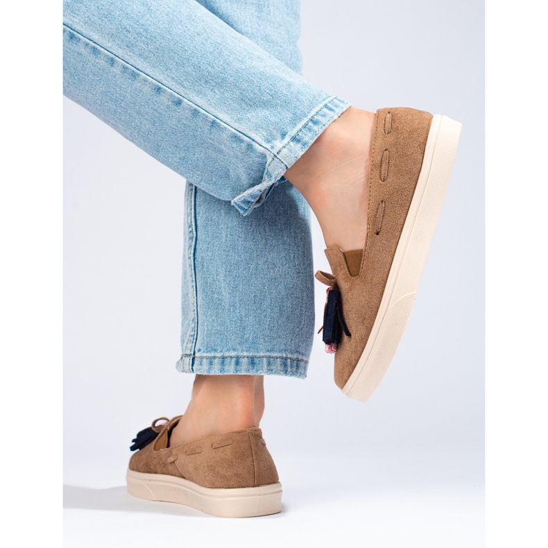 Slip-on en daim marron avec pompons Shelovet beige 1