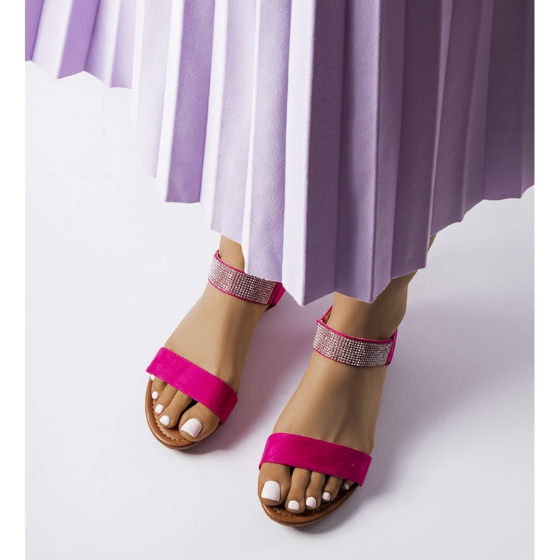 Sandales roses ornées de strass de chez Dufresne 1