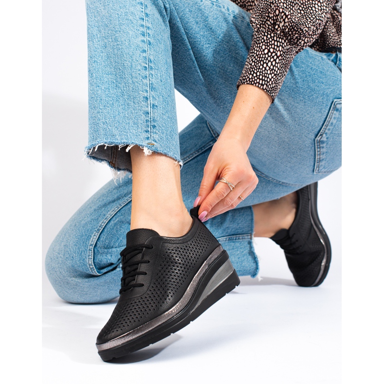 Chaussures compensées en cuir noir par T.Sokolski 1