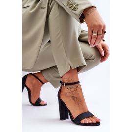 Sandales à talons hauts en satin Noir Linsy le noir 7