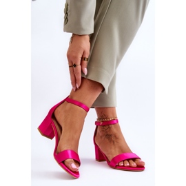 PG1 Sandales à talons bas en satin fuchsia Juliet rose 2