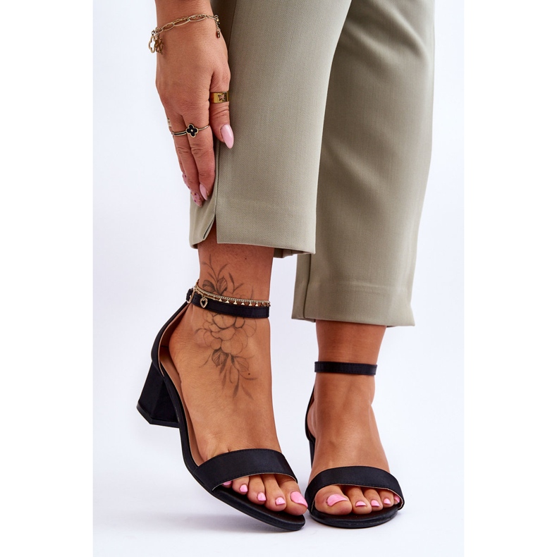 PG1 Sandales à talons bas en satin Black Juliet le noir 1