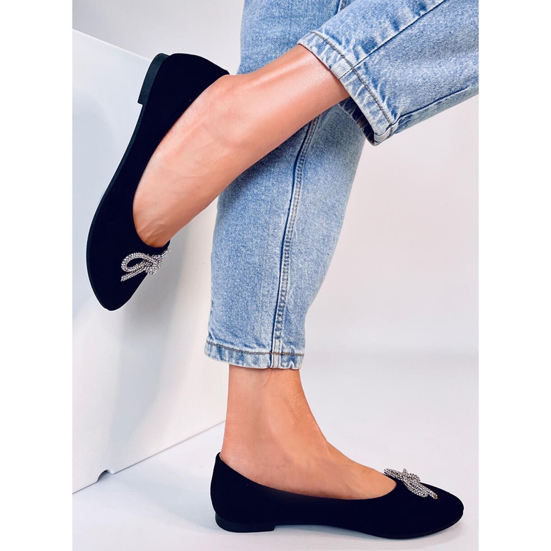 Ballerines noires à bout en amande Batten le noir 2