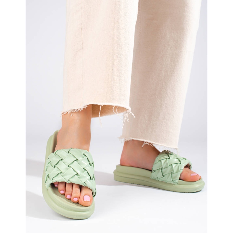 Pantoufles vert clair sur une plate-forme Shelovet épaisse 1