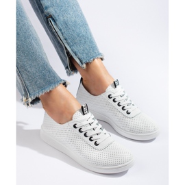 Baskets femme Shelovet blanches ajourées noir 2