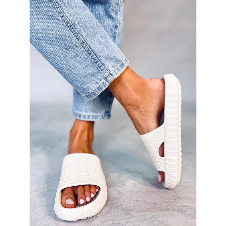 BM Pantoufles coussin blanc Yang blanche 2