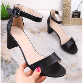 Sandales noires pour femmes sur le poteau eVento 1617 le noir 1