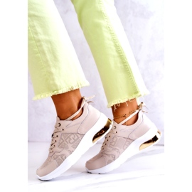 S.Barski Baskets de sport en cuir pour femmes sur un coin beige 3