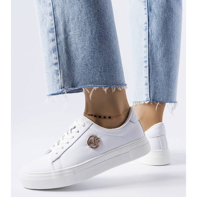 Venezia Baskets blanches décorées d'un logo Vincez doré 1