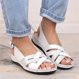 Sandales plates femme cuir blanc T.Sokolski L22-521 1