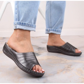 Pantoufles confortables en cuir pour femmes sur un talon compensé en étain S.Barski BN292 gris 3