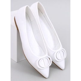 Falana Ballerines blanches à bout en amande 1 Falana Ballerines blanches à bout en amande 1