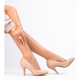 Escarpins classiques à talons en daim beige de Shelovet 1