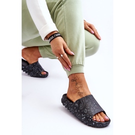 Pantoufles pour femmes à la mode sur une plate-forme massive Noir Lorette le noir 7