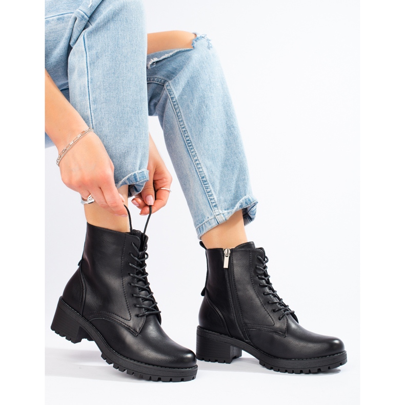 Bottines à lacets classiques noires pour femmes 1