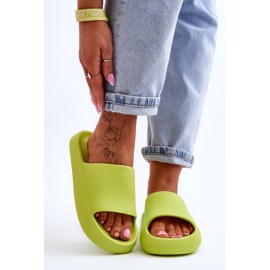 Pantoufles légères à la mode sur une semelle solide en citron vert Rebel 3