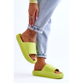 Pantoufles légères à la mode sur une semelle solide en citron vert Rebel 6