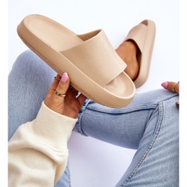 Sandales légères à la mode sur une semelle massive rebelle beige 8