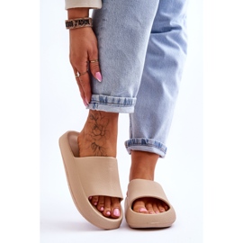 Sandales légères à la mode sur une semelle massive rebelle beige 3