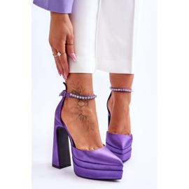Escarpins à la mode sur un talon Violet Santoro 1