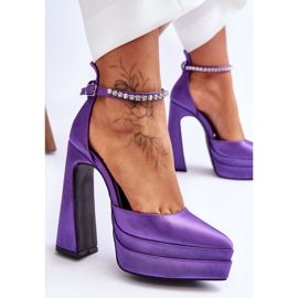 Escarpins à la mode sur un talon Violet Santoro 7