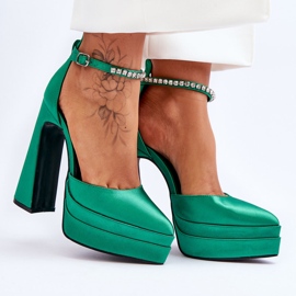 Escarpins à la mode sur un talon vert Santoro 7