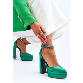 Escarpins à la mode sur un talon vert Santoro 6