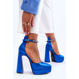 Escarpins à la mode sur un talon bleu Santoro 4